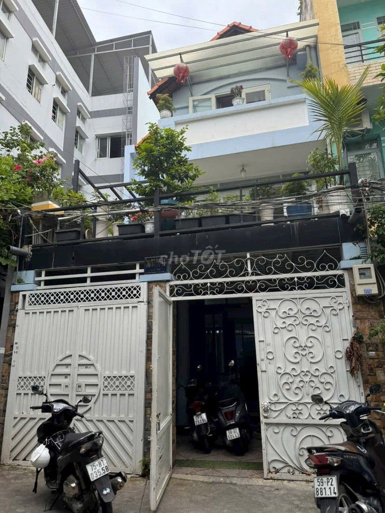 Nhà mới keng Lạc Long Quân P10 Tân Bình, 60m2, 3 tầng chỉ 7.35 tỷ