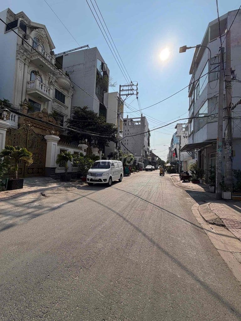 23/80/4A Nguyễn hữu tiến DT : 4x12m nở hậu 4,4m trệt lầu Giá