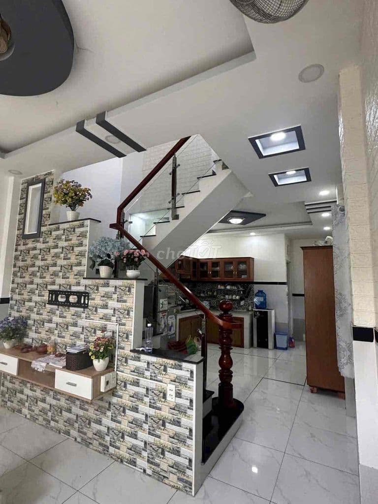 SIÊU PHẨM NHÀ ĐẸP PHẠM THỊ DÂY 2 TẦNG ĐẸP LONG LANH GIÁP QUẬN 12