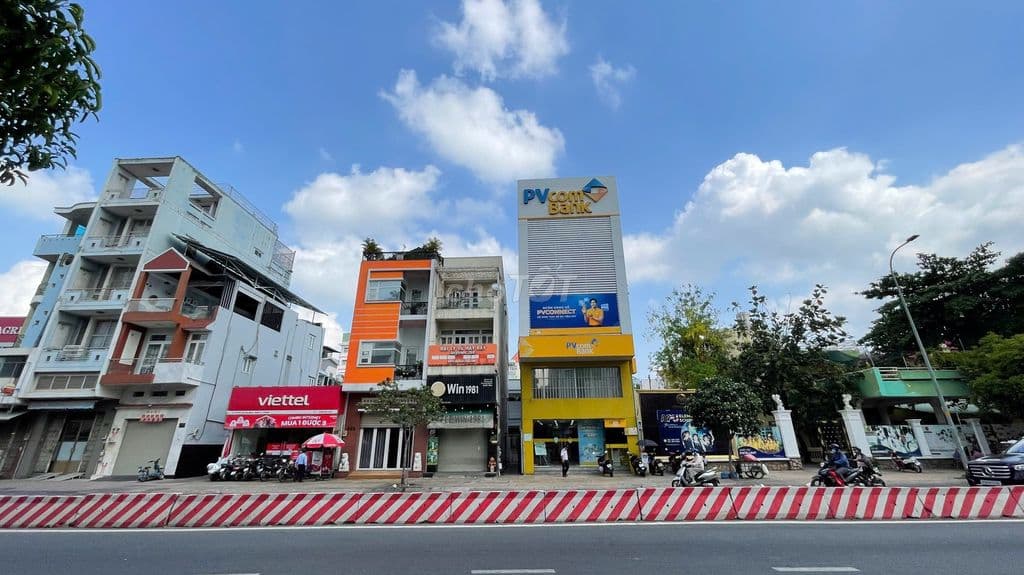 Bán tòa nhà mặt tiền Lạc Long Quân, Q.11 – Ngân hàng thuê 80tr/tháng