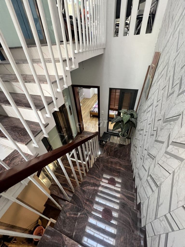 "Hot nhà đẹp" diện tích 53m2, hẻm xe hơi vào nhà, gần Phạm Văn Đồng - Ảnh 2