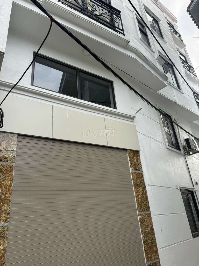 Nhà 4T + lửng/tum thang x 40m2 mới đẹp