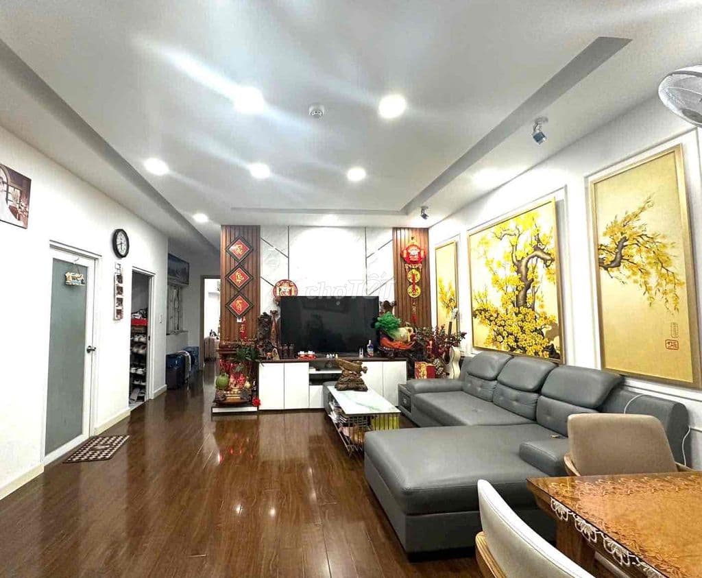 Bán căn hộ Oriental Plaza 78m2 -2PN-2WC tặng nội thất, view cực đẹp