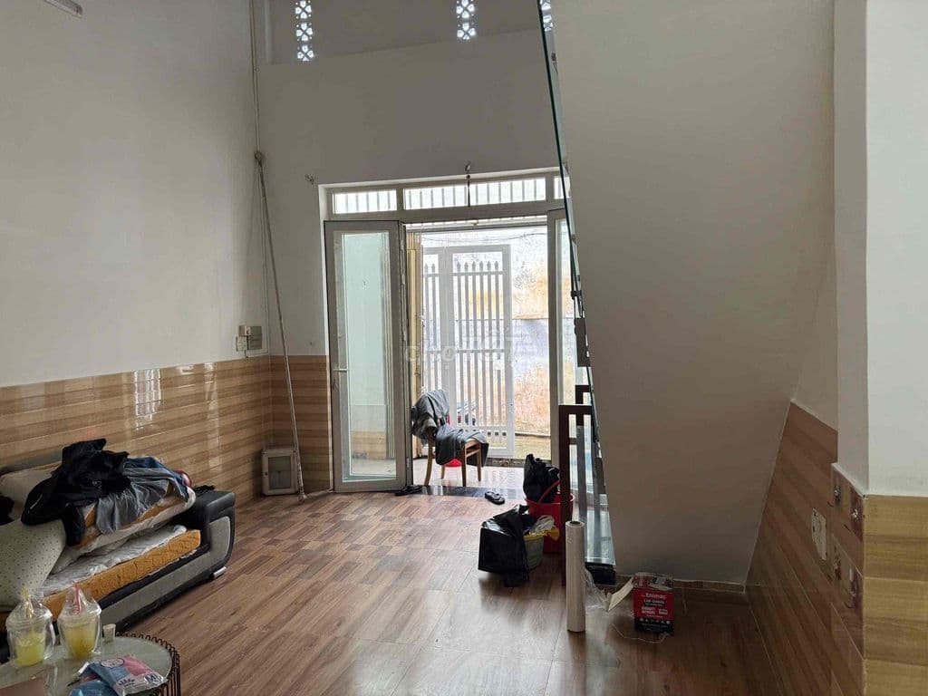 BÁN NHÀ MỚI ĐẸP TẶNG FULL NỘI THẤT. GẦN TRƯỜNG HỌC, SỔ HỒNG CHÍNH CHỦ - Ảnh 3