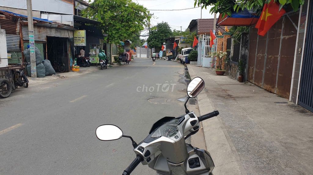 Nhà mặt tiền kdbb 4m*22m, lầu + sân thượng, gần chợ Xuân Thới Thượng - Ảnh 2