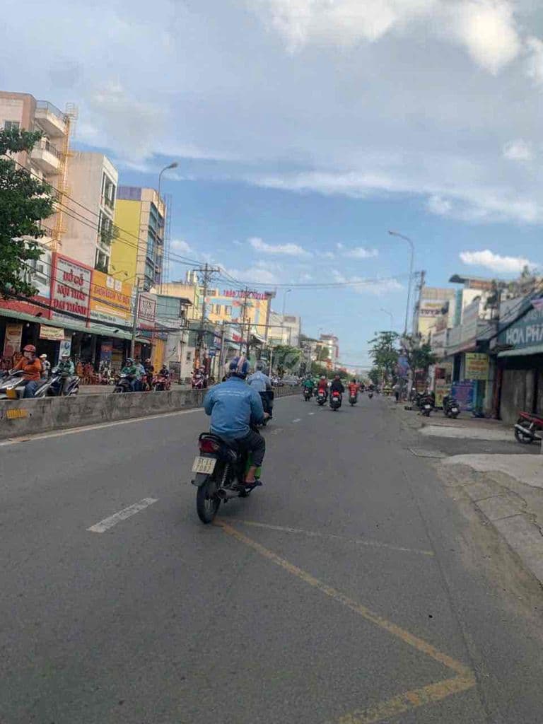 tôi cần bán đất 2 miếng đất hà huy giáp gần bến xưa
