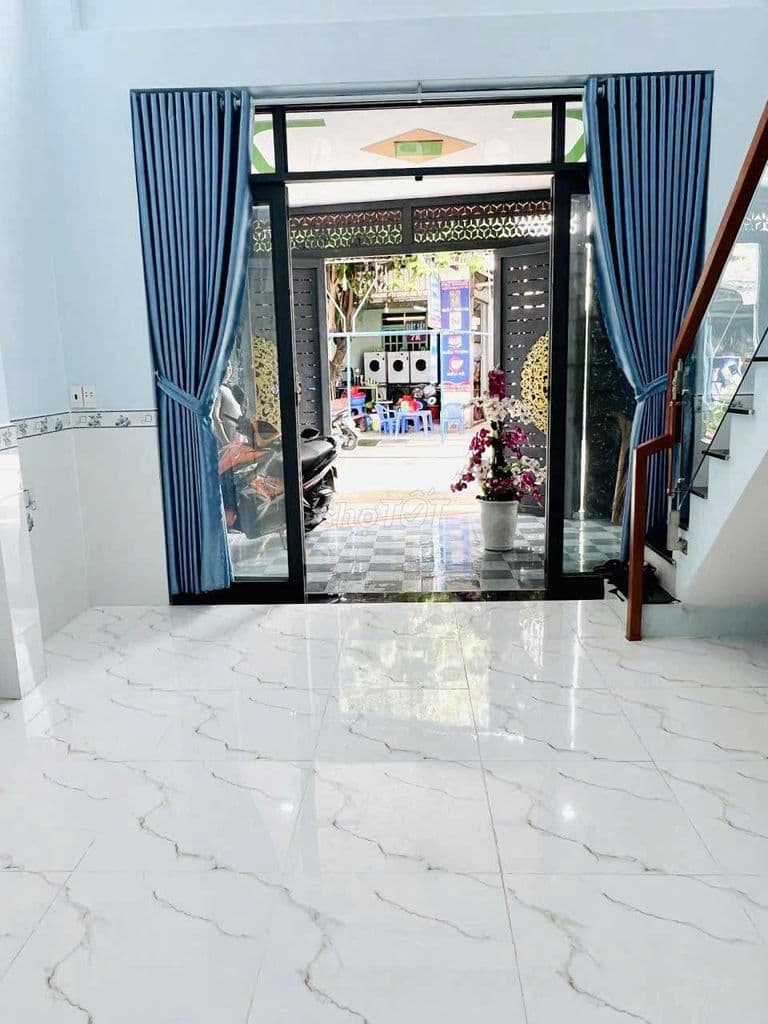 Nhà mặt tiền đường nhựa thông sổ hồng chung hóc môn - Ảnh 3