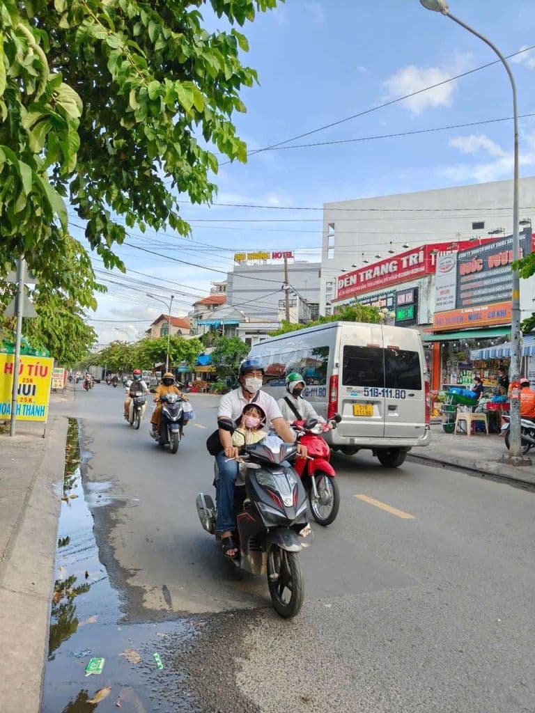 Bán nhà Lô góc 3 Mặt tiền Song Hành - Đang cho thuê 40tr/tháng - Ảnh 3