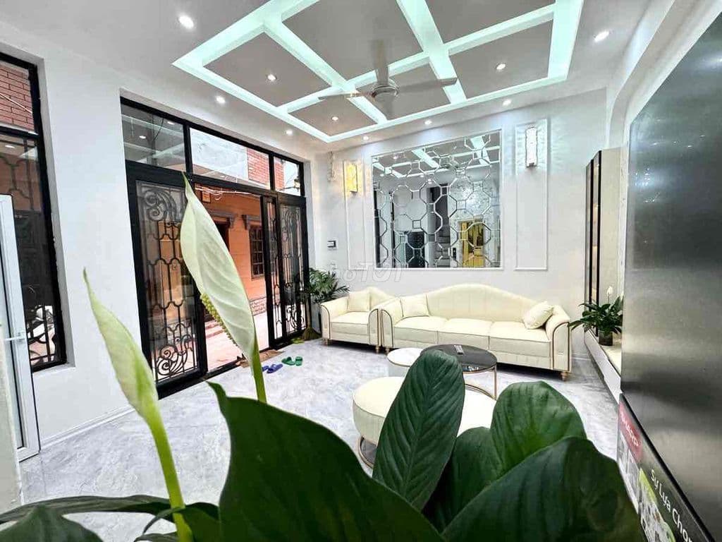 Chính chủ Bán nhà Xã Đàn 33 m2 Thang máy Sát phố Ô tô đỗ cổng Mới xây
