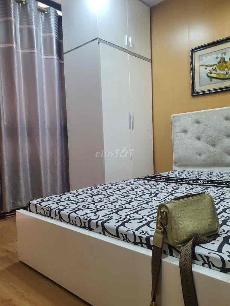nhỉnh 2 tỷ bán chung cư 2 ngủ Phú Thượng 46m2