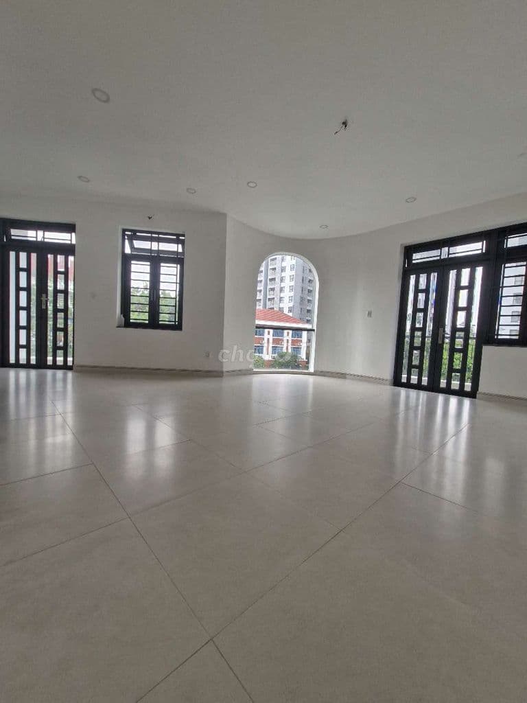 Biệt thự siêu rộng tại khu Sài Gòn Coop, dt 215m, 4 tầng. HH1%