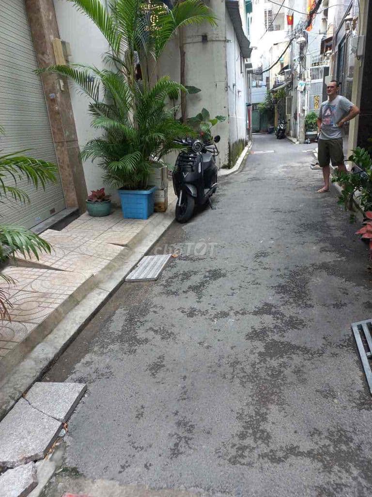 Ngay khu VIP Phan Xích Long Phú Nhuận sát mặt tiền khu nhà cao tầng