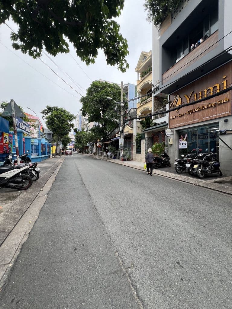 Mặt tiền Núi Thành DT 50m2 nhà 5 tầng gần Công Hòa 10 phòng ngủ