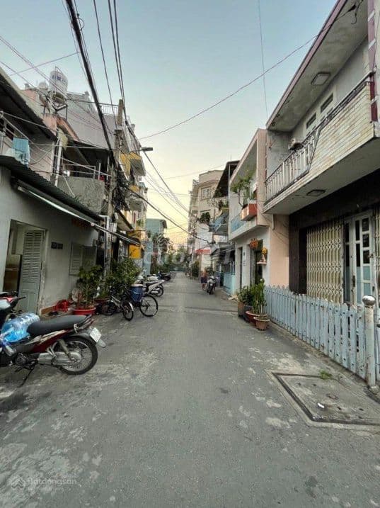 Nhà trung tâm gần Tô Hiệu - 2 tầng - nở hậu - gần Đầm Sen - Ảnh 2