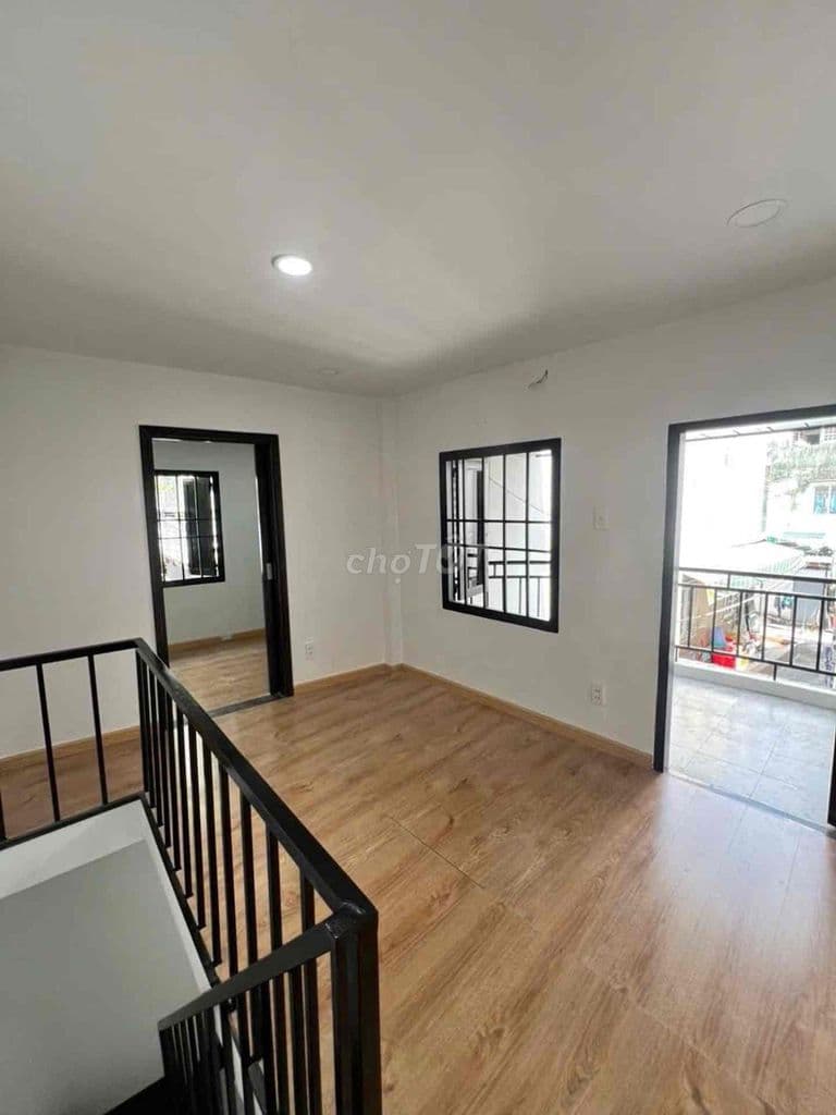BÁN NHÀ LÊ QUANG ĐỊNH 2 LẦU 2PN CÓ SÂN XE SÁT Q1 ĐANG CHO THUÊ 7TR - Ảnh 2
