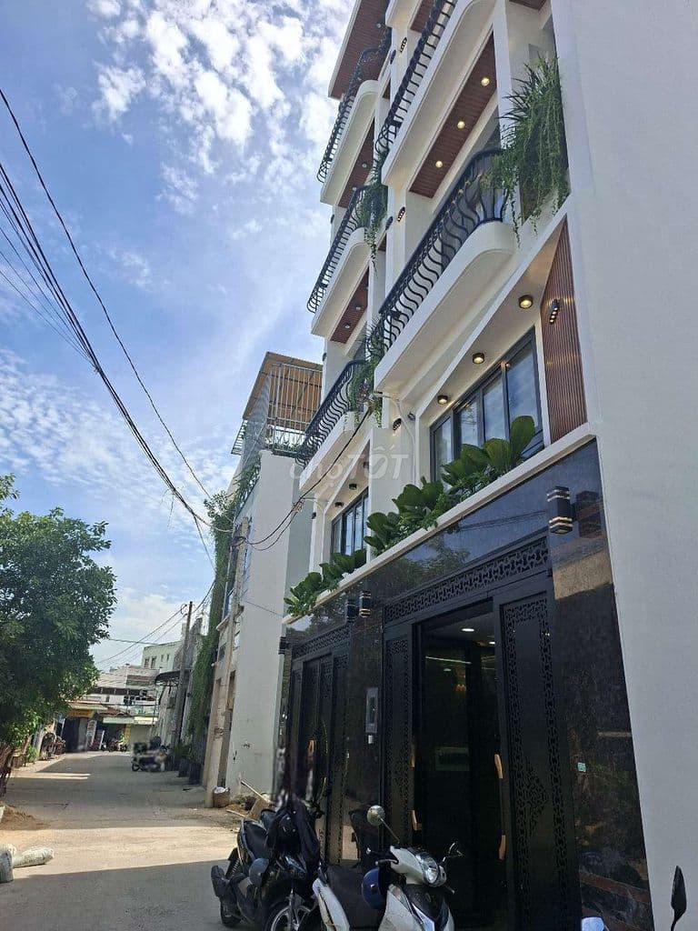 4 TẦNG THANG MÁY XỊN -FULL NỘI THẤT -HẺM 8M -72M -GẦN AEON TÂN PHÚ.