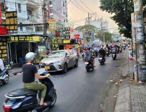 Chủ gấp bán nhà Mặt tiền đường 20m