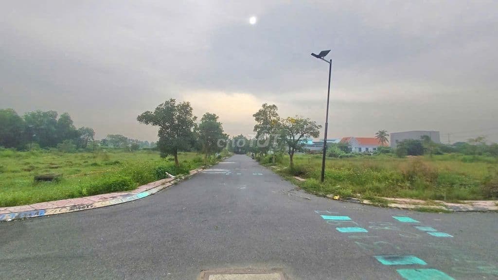 Bán Đât Nền 85m2 5x17 full thổ XD tự do đường 6m KDC Bình chánh 2ty8 - Ảnh 2