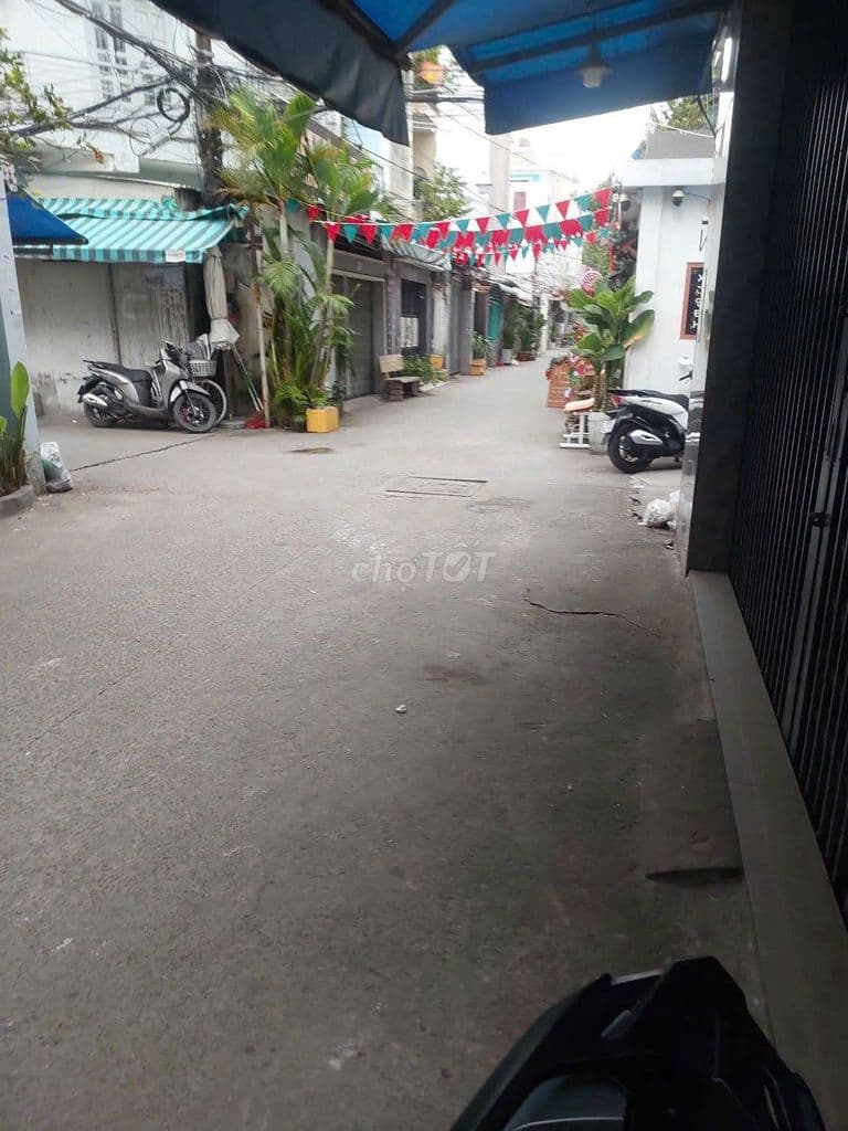nhà 3 tầng hẻm xe hơi tới cửa cách cao lỗ 40m