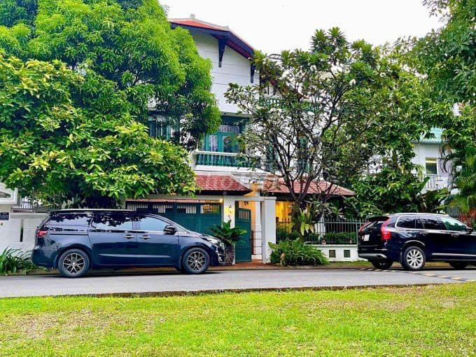 Bán biệt thự Nguyễn Văn Hưởng, dtđ 305m2, 3 lầu, sân vườn. Giá 115 tỷ