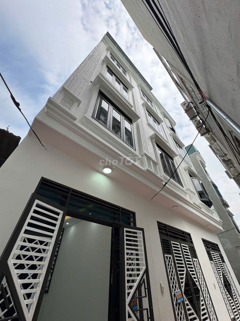 nhà gần chợ vân côn. 3 tầng 1 tum. RẺ nhất Vân côn. giá chỉ 3.x Tỷ