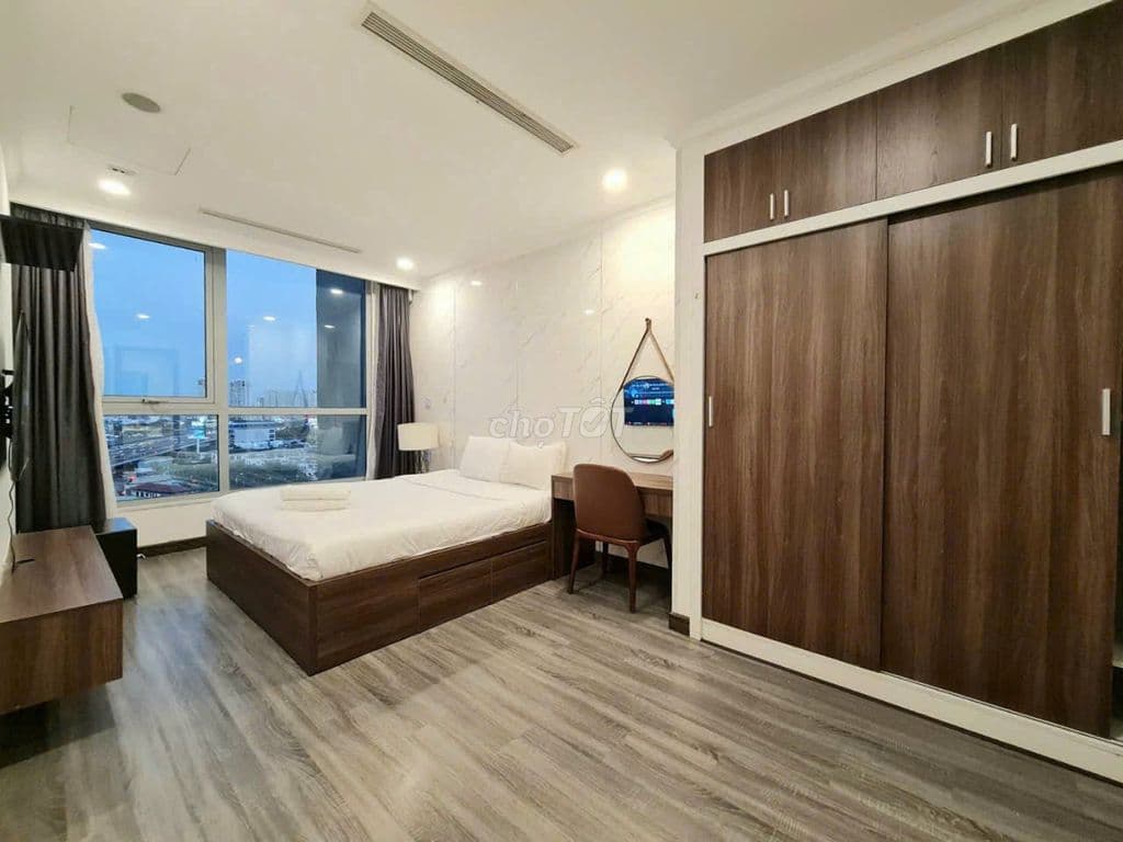 Bán nhanh 2 PN Vinhomes Central park view trực diện sông, nội thất xịn