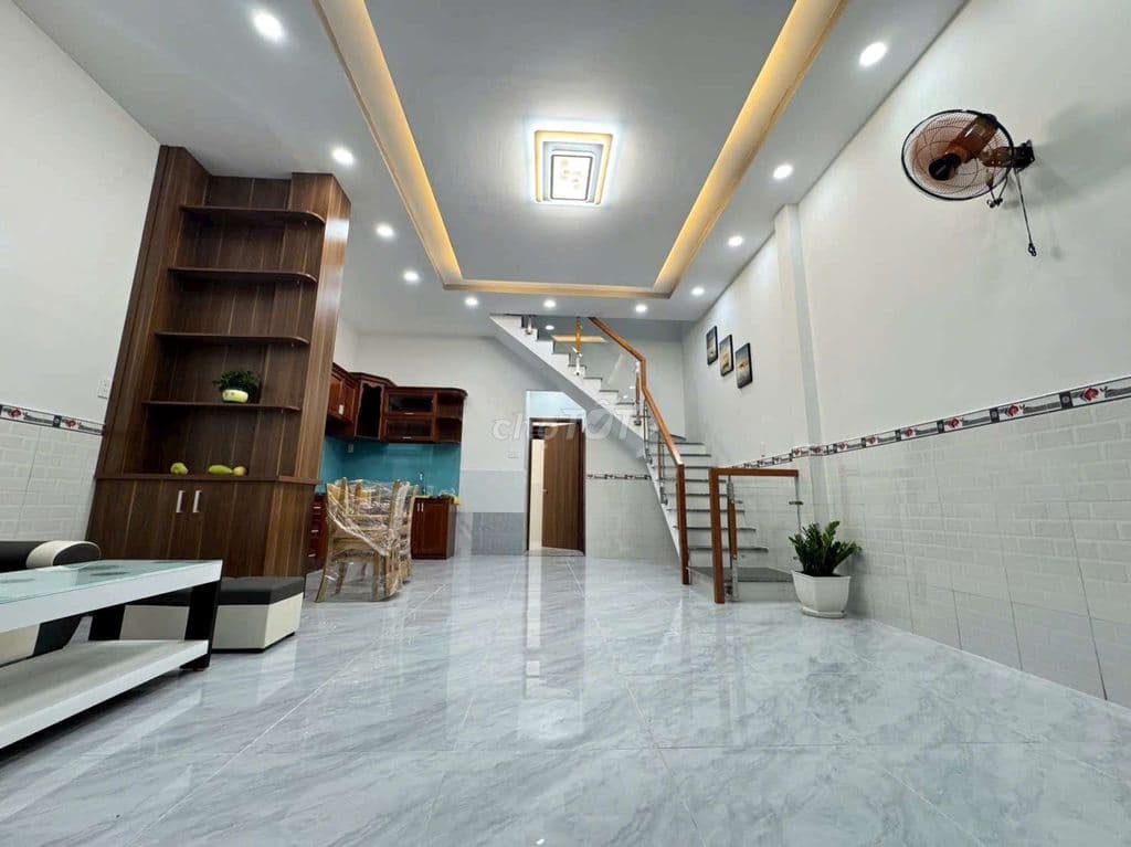 NHÀ RỘNG ĐẸP PHÙ HỢP ĐẠI GIA ĐÌNH ĐÔNG NGƯỜI DI CHUYỂN QUÁ TIỆN