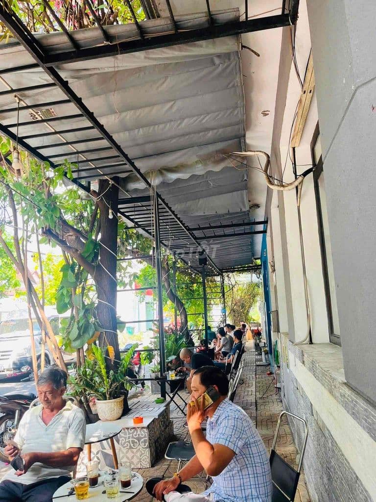 Cần sang quán Cafe góc 2 mặt tiền quận 2