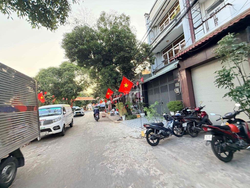 GIẢM 500TR- NHÀ MẶT TIỀN KINH DOANH 90M2(5X18 CÓ CÔNG VIÊN SIÊU ĐẸP