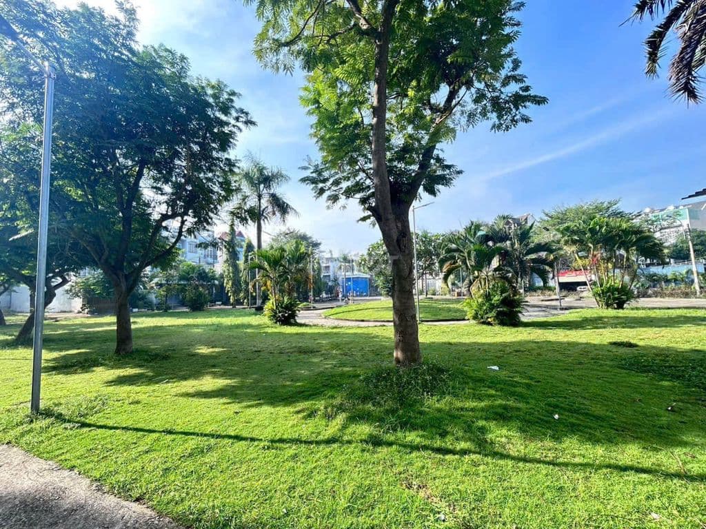 CC D2 Phú Lợi P7 Q8 2PN 3 BAN CÔNG 70m2 SHR Bank hỗ trợ 1,4 tỷ HHMG 2%
