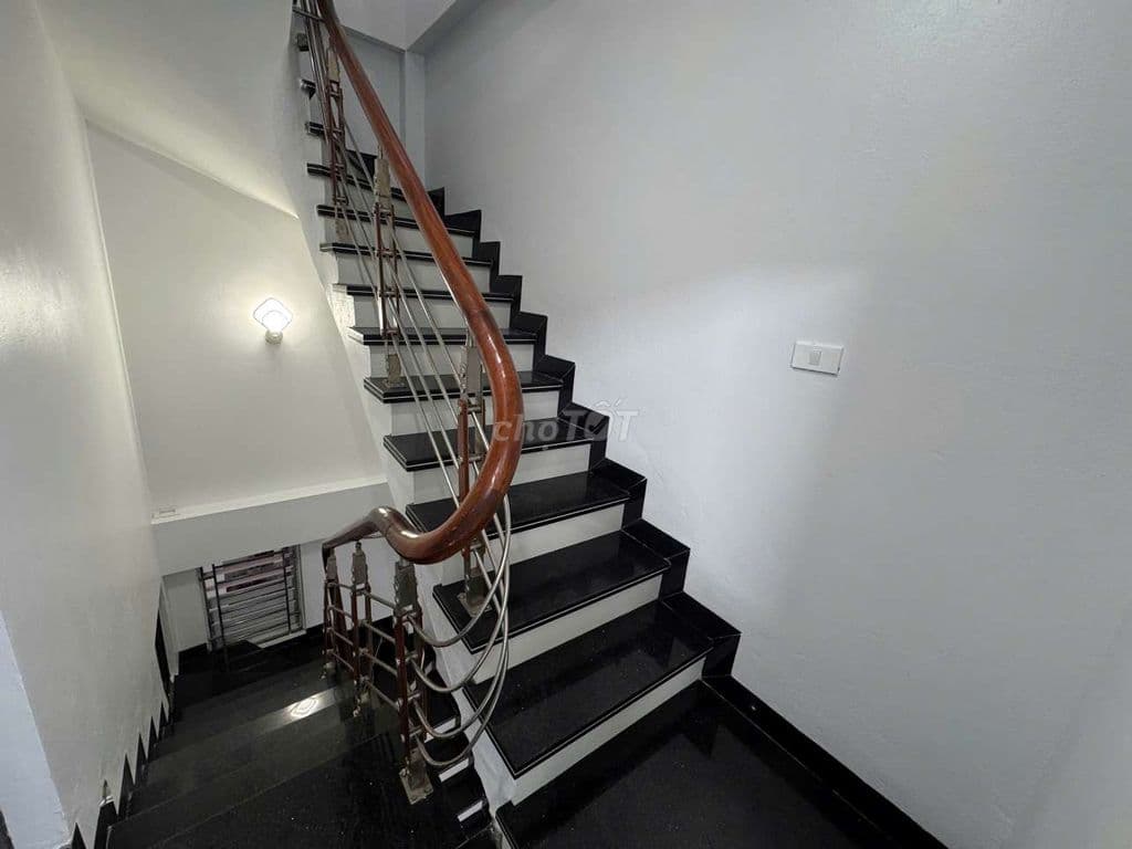 CẦN BÁN NHÀ 5 TẦNG DÂN XÂY NGÕ Ô TÔ THÔNG PHƯỜNG VIỆT HƯNG, LONG BIÊN - Ảnh 3