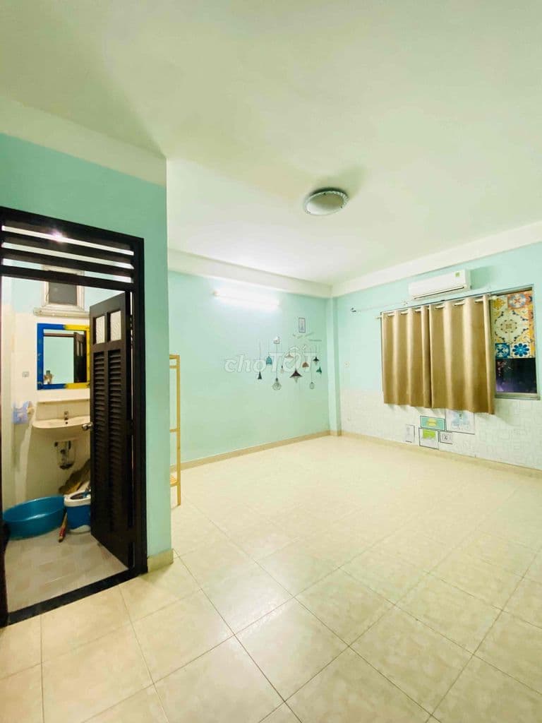 Phòng trọ có nhà vệ sinh riêng cửa sổ thoáng mát Hoà Bình Đầm Sen - Ảnh 2