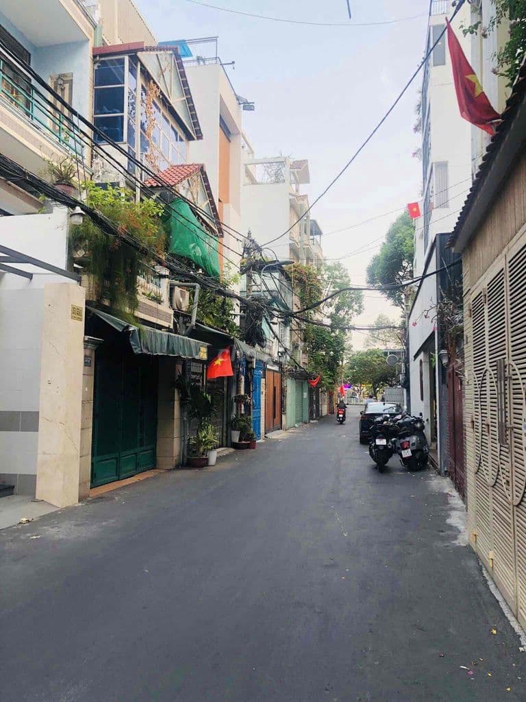 Nhà Hẽm Xe Hơi 8m Đậu Trong Nhà Vuông Vắn Gồm 2Lầu Sân Thượng