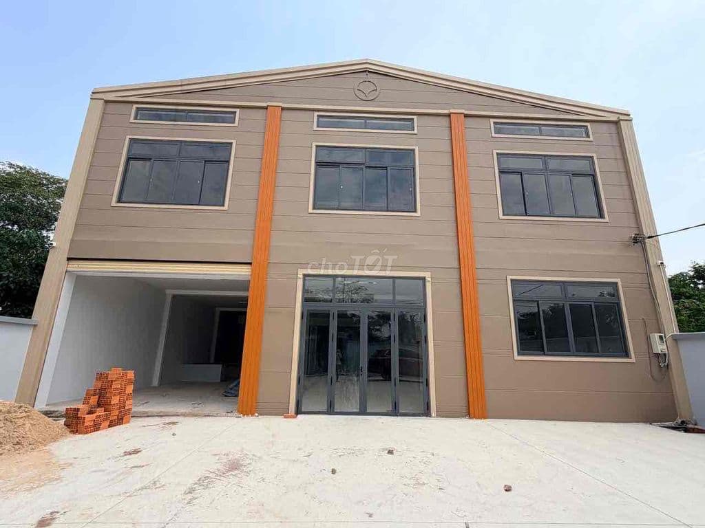 BÁN NHÀ XƯỞNG XÂY MỚI
