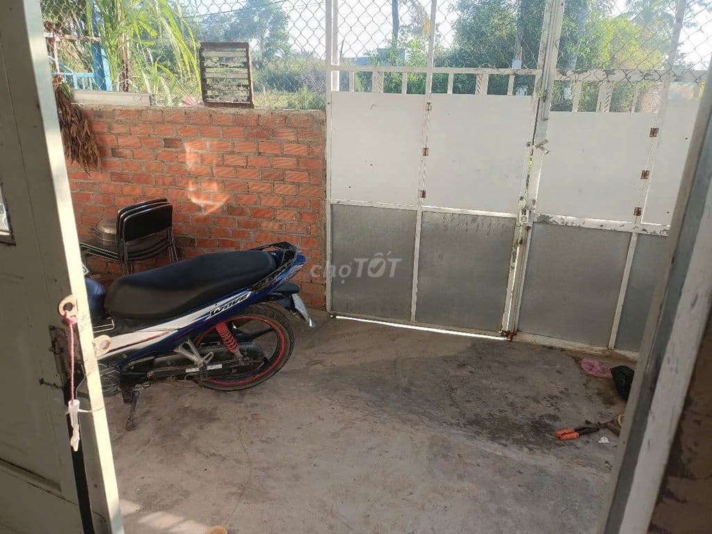 Cần bán nhà xây kiên cố, rộng rãi - giá chỉ 2ty2