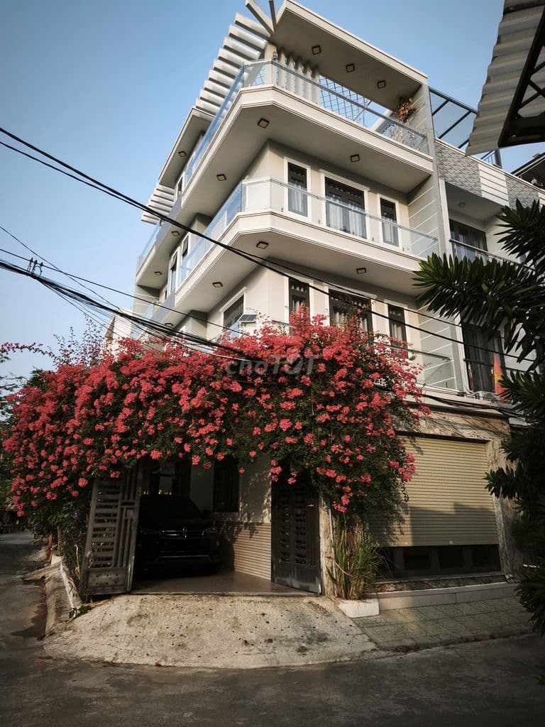 Hạ giá bán gấp nhà góc 2 mặt tiền khu dân cư gần quận 7