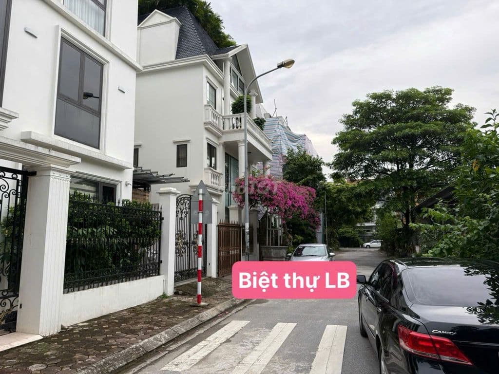 CẦN BÁN NHÀ BIỆT THỰ SÀI ĐỒNG LONG BIÊN HÀ NỘI.