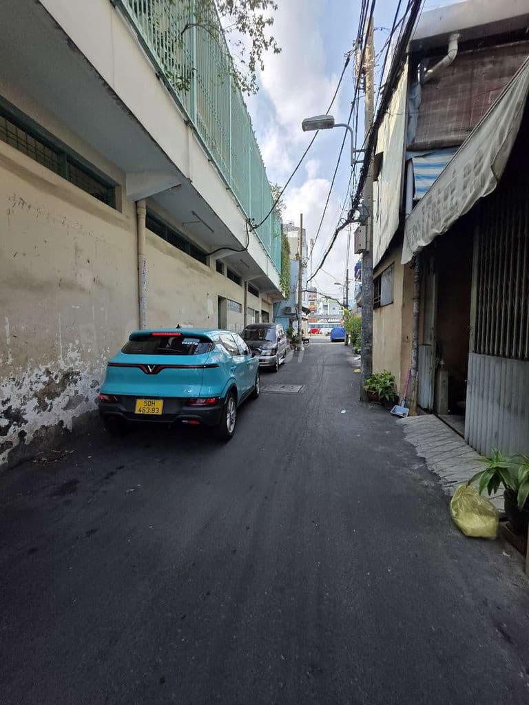 nhà nở hậu, ngang 4,5m dài 12m đúc 3 tầng ST hẻm 4m Hồng Bàng - Ảnh 3