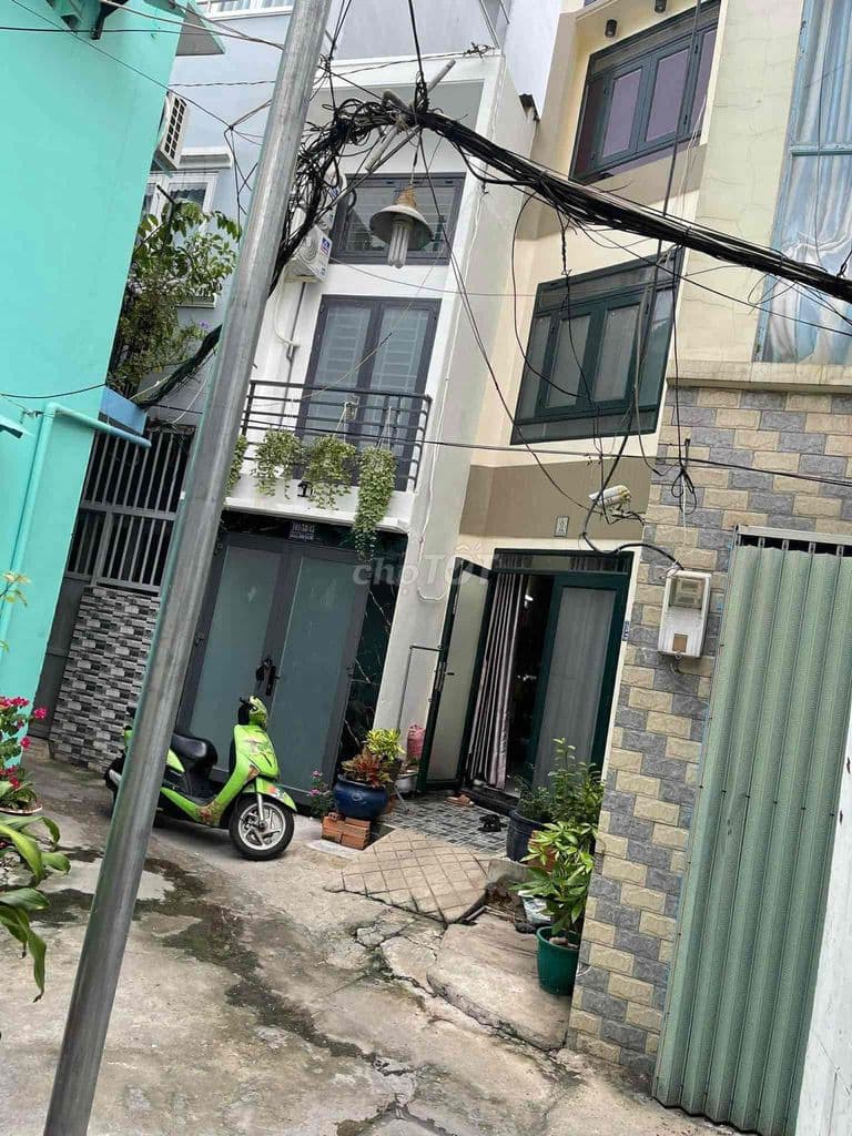 BÁN NHÀ 4 TẦNG BTCT 22m2 CÓ SÂN THƯỢNG 3PN-HẺM 3,5m THÔNG-NHỈNH 3 TỶ