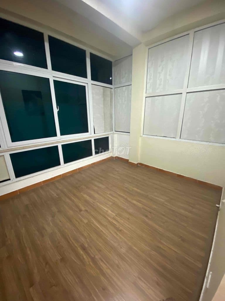 CC bán 30m2 x 5 tầng full đồ, ngõ ô tô đỗ cửa , nhà dân xây