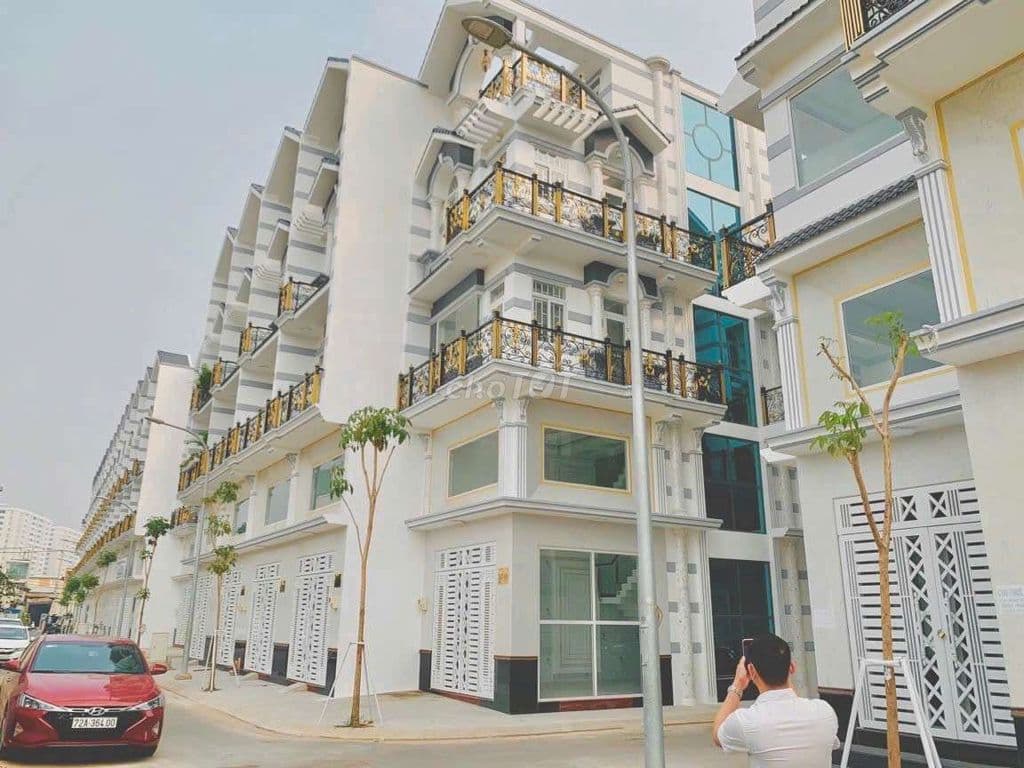 Nhà cao cấp SHR ngay võ văn kiệt