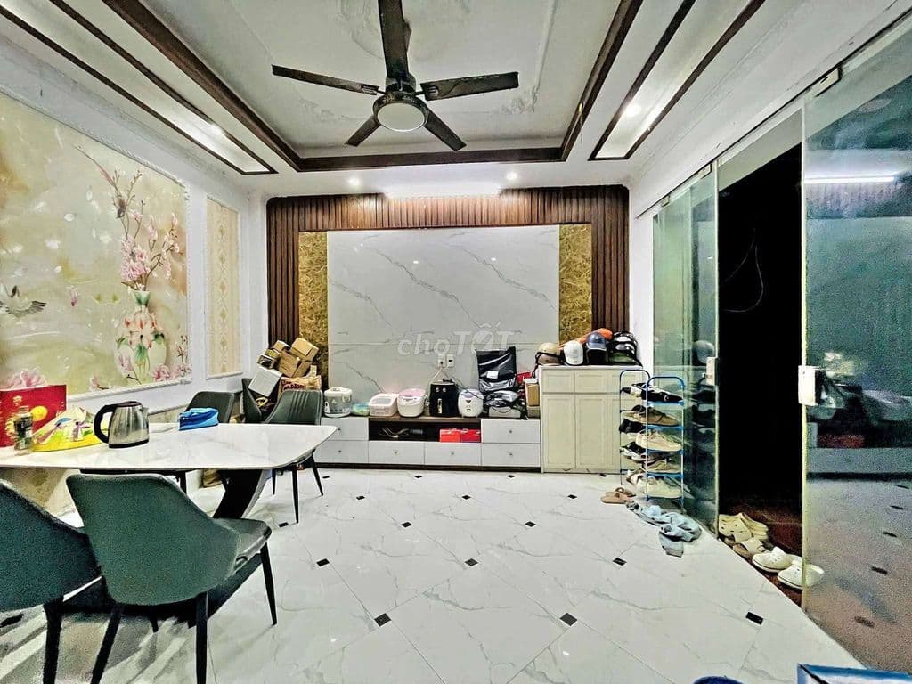 Hoàng Quốc Việt, vài bước ra phố, 25m ra oto dừng đỗ, ở luôn, full đồ