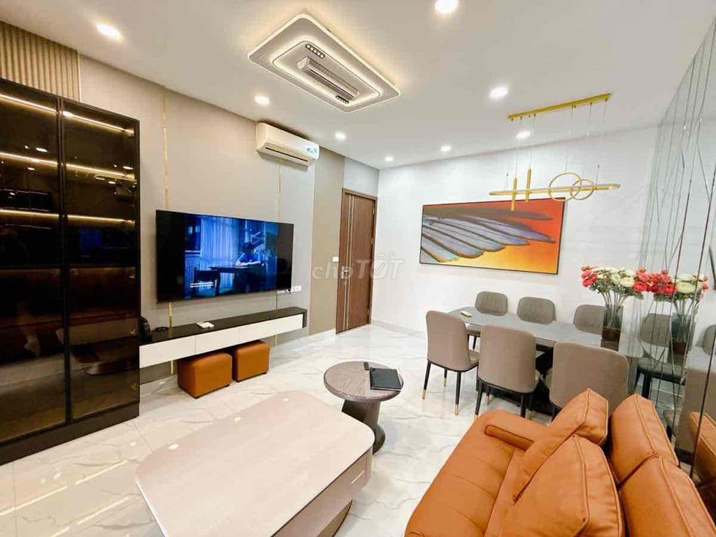 Tập thể Kim Ngưu, lô góc, 3 ngủ , thoáng sáng , sát mặt phố, ở ngay