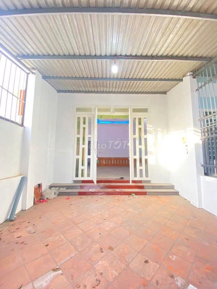 Bán gấp căn nhà gần BV. Đa khoa Xuyên Á-Củ Chi 100m2 SHR giá chỉ 800tr - Ảnh 2