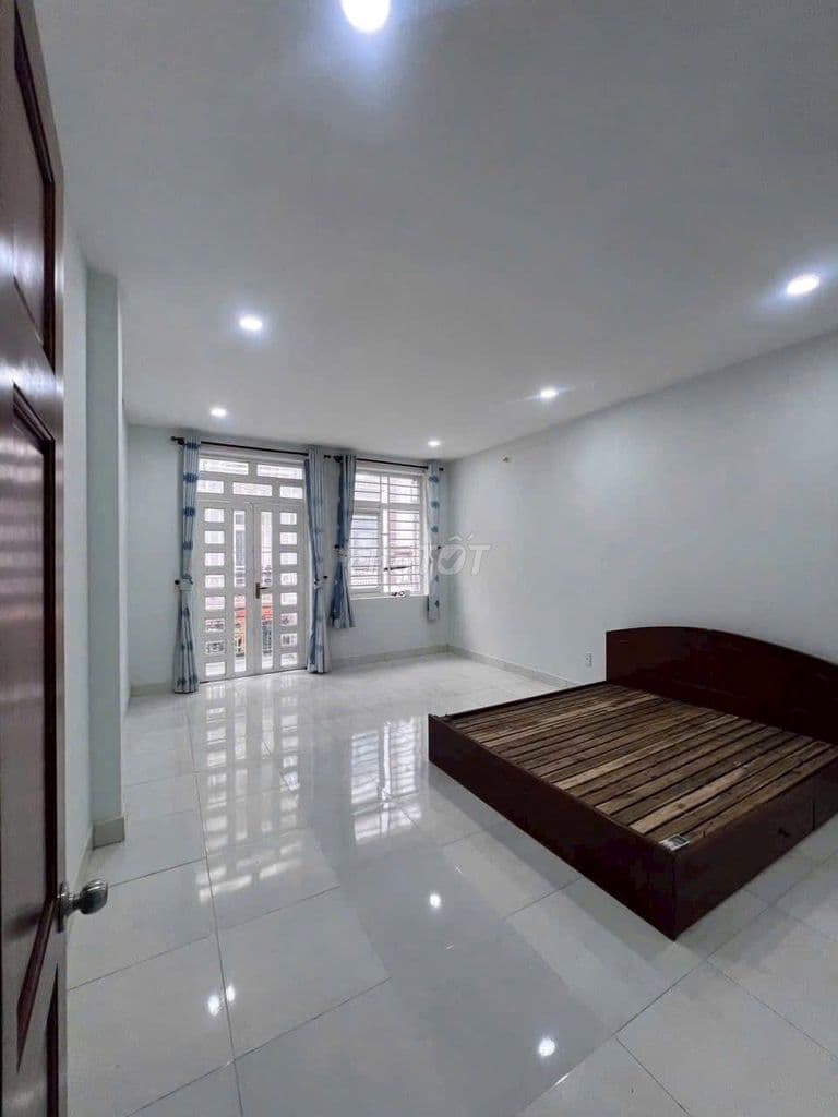 BÁN NHÀ KDBB ĐƯỜNG 8M XE QUA LẠI CHỈ 5.99 TỶ