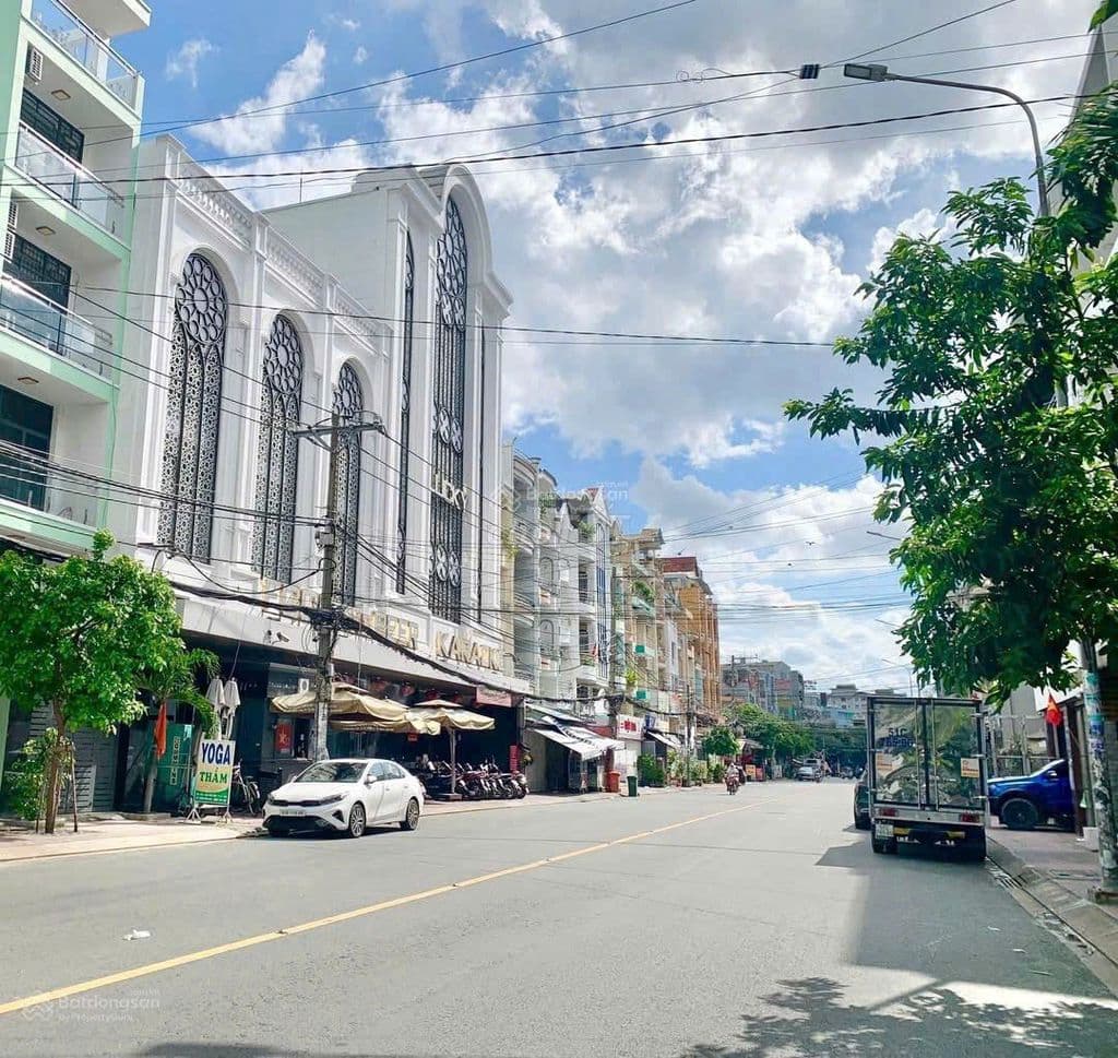 NHÀ 4 LẦU CHÍNH CHỦ Ở LÂU NĂM MT CHỢ LỚN GIÁ CỰC TỐT - Ảnh 3