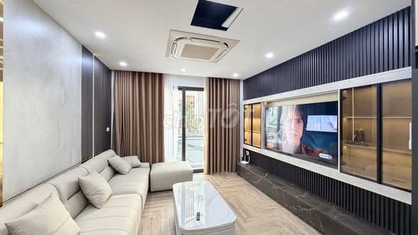 bán nhà 6 tầng Long Biên cận Vinhomes