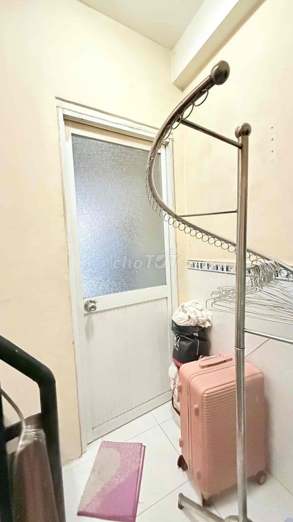 Cách Vạn Hạnh Mall 5 phút đi bộ Nhà 5 Tầng kiên cố 4 Phòng Ngủ.