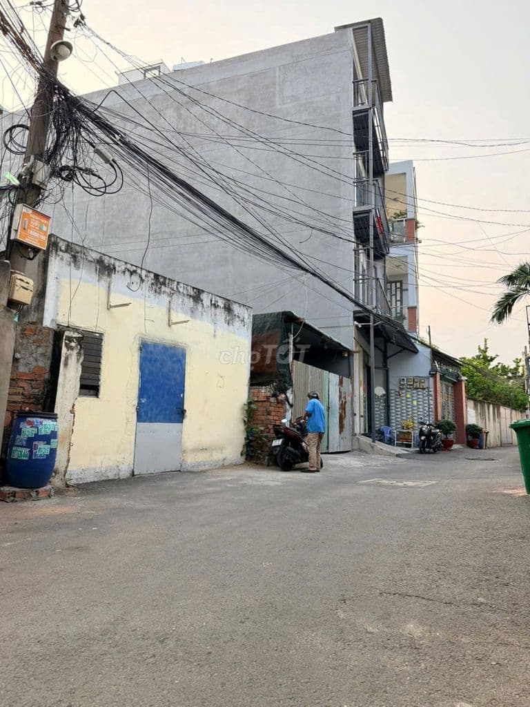 Đất hiếm ngang 6m ngay chợ - 110M NGAY Đỗ Xuân Hợp - Khu xây cao tầng