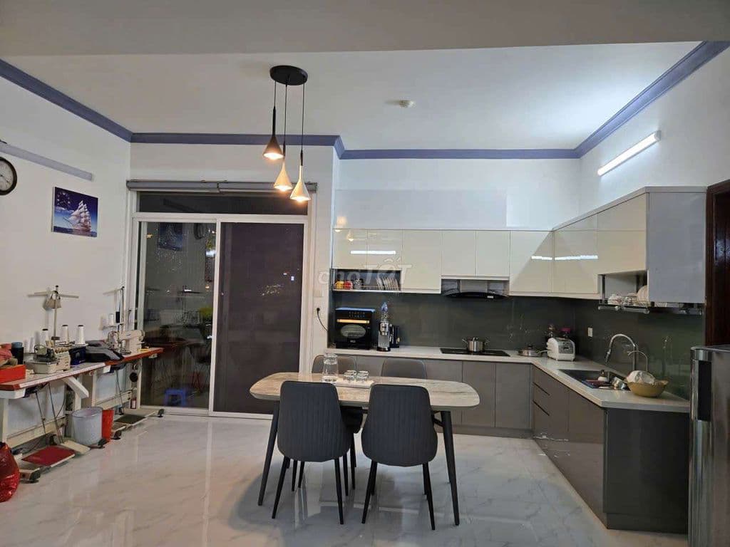 Bán căn hộ đẹp 140m2, 3PN, 2WC, Cao ốc An Cư, mặt tiền Đ. Thái Thuận